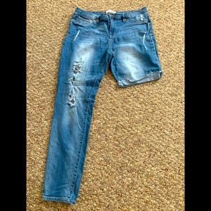 MAKE A STATEMENT in one-legged jeans! Size 32